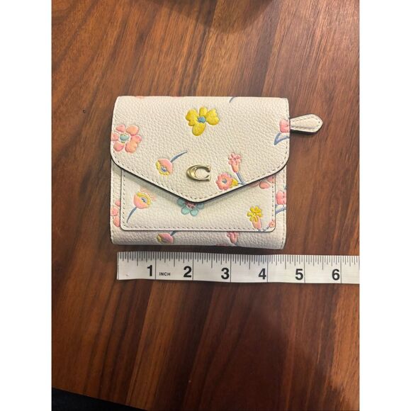 Coach Women's White Floral Kira Crossbody Bag And Matching Wallet NWOT - Picture 10 of 15